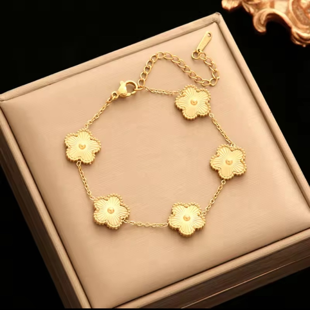 Chic 18k Gold plated steel Floral Bracelet